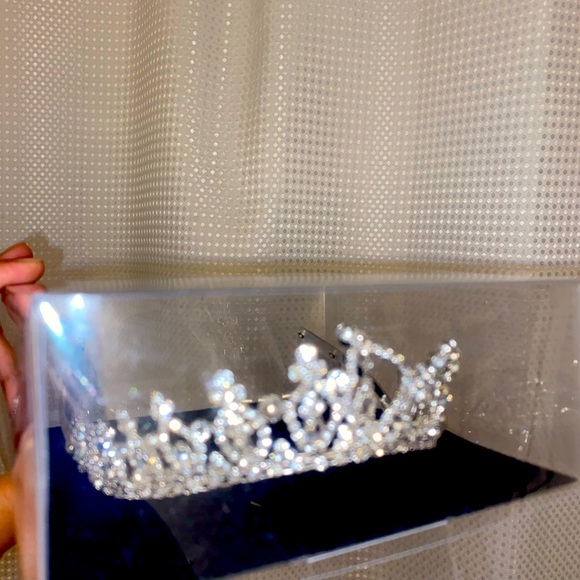 Rhinestone Crown - Picture 3 of 3